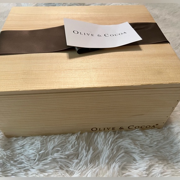 Olive & Cocoa Spa Crate Gift Set - Picture 4 of 6